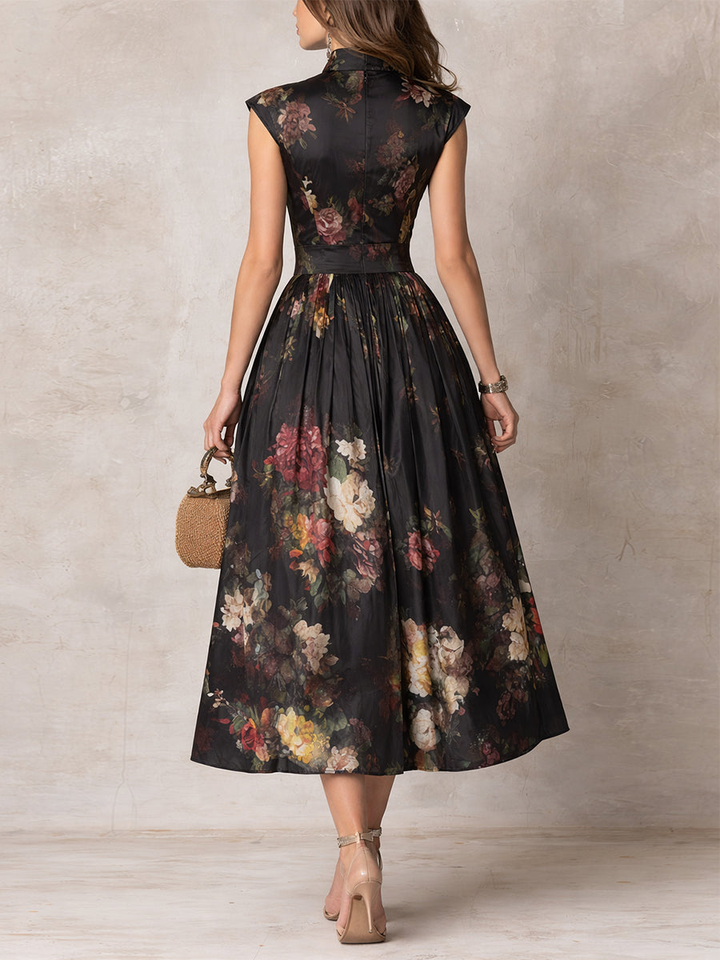 Violetta - Vestito midi nero in raso plissé con motivo floreale e colletto con foro a forma di chiave